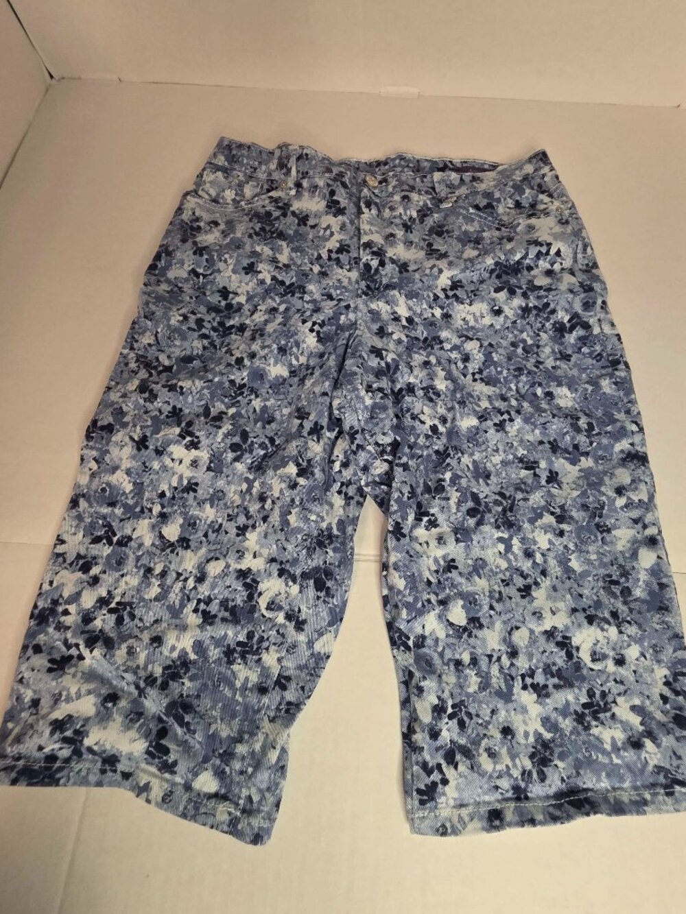 Amanda Blue White Floral Print Capri Pants Denim-Style Stretch M
